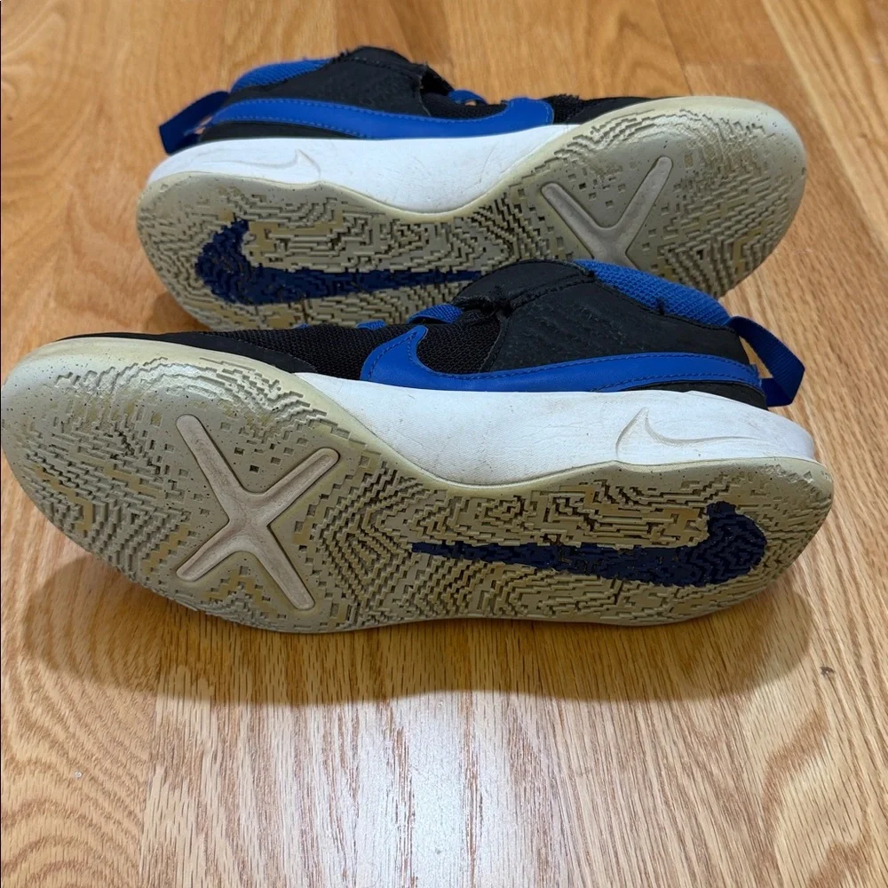 Nike dynamic sneakers
